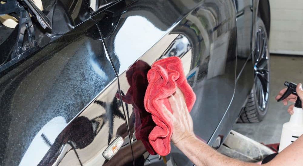 اغسل وشمع سيارتك بالطريقة الصحيحة How-Often-Should-You-Wax-Your-Car-1000x550-1